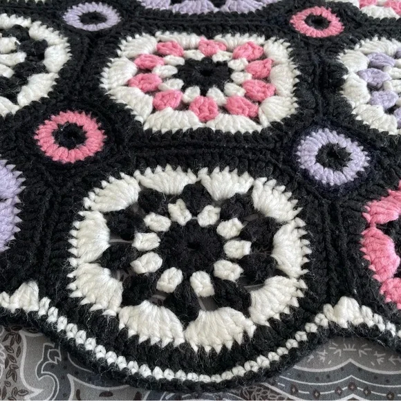 HP ⭐️ Handmade throw blanket | 39”W x 71” - Picture 11 of 15